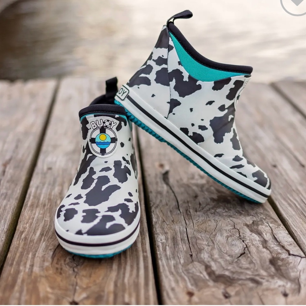 NWT Buoy Boots Kids Cow Print SIZE 11K